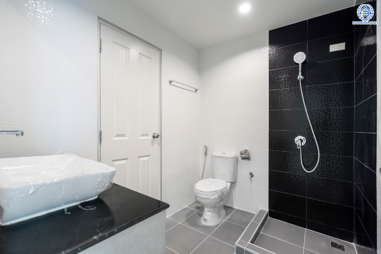 ทาวน์เฮ้าส์มือสองนนทบุรี ม.วิลเลตไลท์ ราชพฤกษ์-ปิ่นเกล้า เนื้อที่ 19.2 ตร.ว. ฟังก์ชัน 3 ห้องนอน 2 ห้องน้ำ จอดรถได้ 2 คัน บนทำเลสะดวกสบาย เดินทางง่าย เข้า-ออกได้หลายเส้นทาง ทั้งทางราชพฤกษ์ กาญจนาภิเษก และนครอินทร์ เพียง 5 นาทีถึงจุดขึ้นทางด่วน "ศรีรัช"...